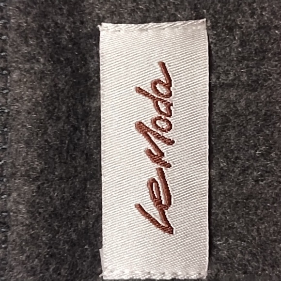 LeModa Cape - Picture 6 of 7